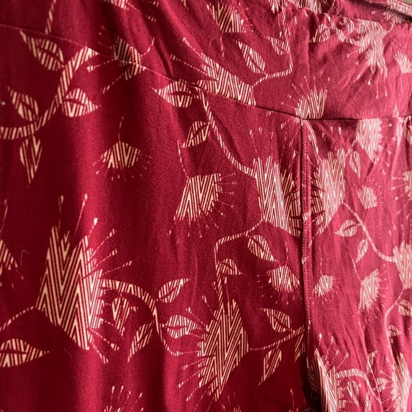 B2.17 LULAROE TC Red Cream Leggings - Picture 1 of 4